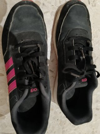 Zapatillas deportivas Adidas negras y rosas