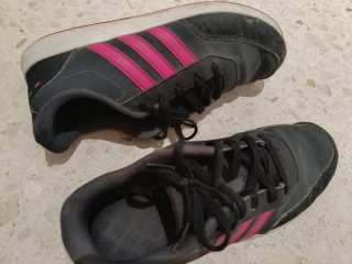 Zapatillas deportivas Adidas negras y rosas