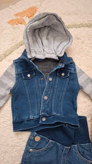 Ropa bebé 6-9 meses, vaqueros