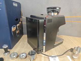 De'Longhi La Specialista Arte EC9155.W, Cafetera