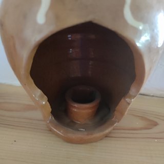 Ambientador de cerámica esmaltada marrón y verde