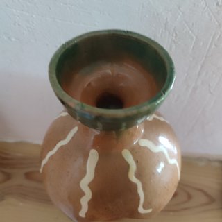 Ambientador de cerámica esmaltada marrón y verde