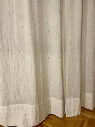 Cortina infantil Zara Home, blanco con estrellas