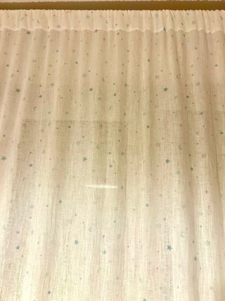Cortina infantil Zara Home, blanco con estrellas