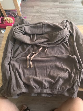 Sudadera con capucha y cordones