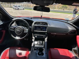 Jaguar F-Pace 2016