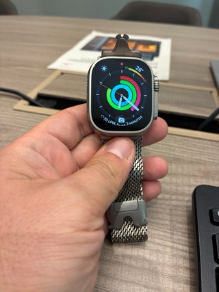 Apple Watch Ultra Gris/Plata con correa de malla