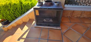 Chimenea con estufa de leña.Medidas 115x74 madera.