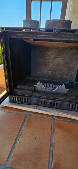 Chimenea con estufa de leña.Medidas 115x74 madera.
