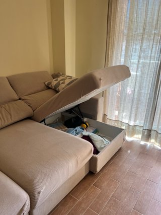 Sofá chaiselonge con canapé beige