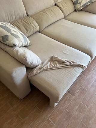 Sofá chaiselonge con canapé beige