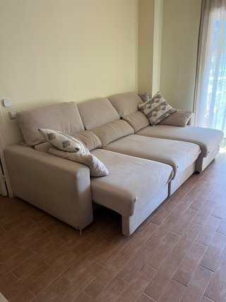Sofá chaiselonge con canapé beige