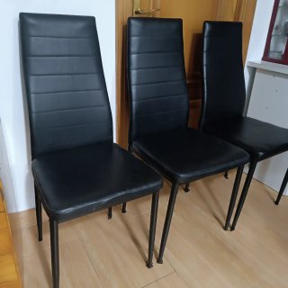 Juego de 3 sillas negras 3x20€