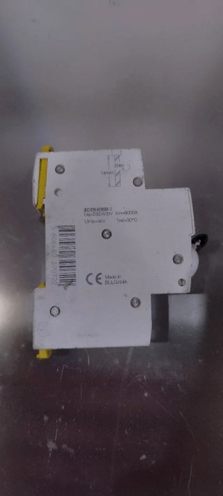 Interruptor magnetotérmico Schneider IK60N C16A