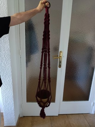 Colgador de macramé con anillo y borla