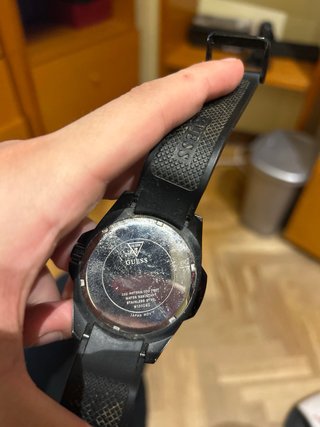 Reloj Guess Negro y Dorado