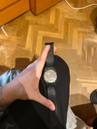 Reloj Guess Negro y Dorado