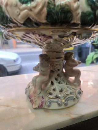 Centro de mesa Capodimonte figuras querubines
