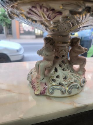 Centro de mesa Capodimonte figuras querubines