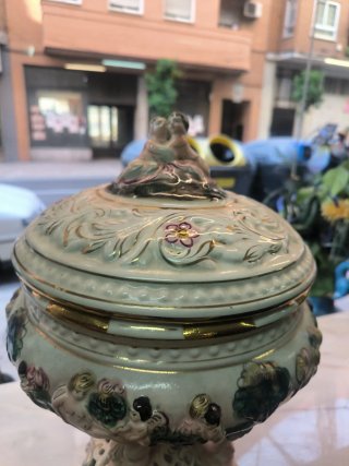 Centro de mesa Capodimonte figuras querubines