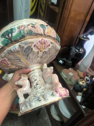 Centro de mesa Capodimonte figuras querubines