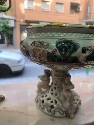 Centro de mesa Capodimonte figuras querubines