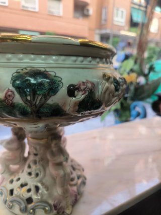 Centro de mesa Capodimonte figuras querubines