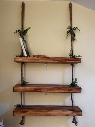 Estantería de madera colgante