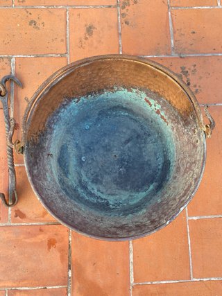 Caldero cobre antiguo con cadena forja