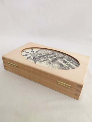 Caja de madera tapa c/cristal ovalada