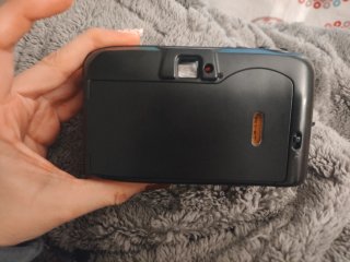 Cámara Nikon Zoom 200 AF con funda