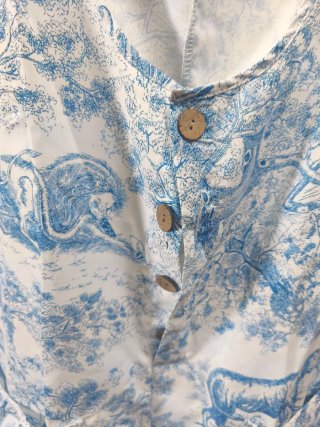 Mono estampado azul y blanco