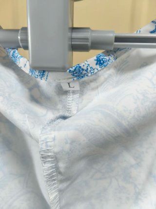 Mono estampado azul y blanco