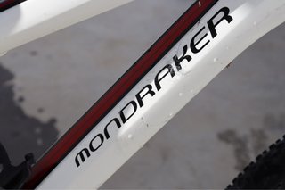Bicicleta Enduro Mondraker Blanca