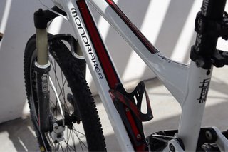 Bicicleta Enduro Mondraker Blanca