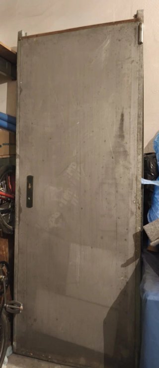 Puerta metálica galvanizada robusta