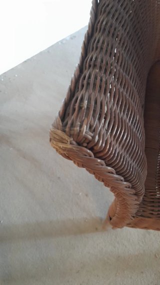 Butaca de mimbre marrón