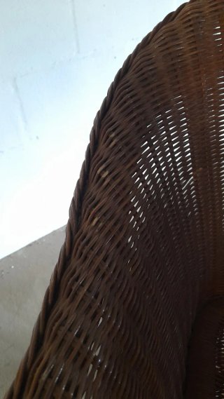 Butaca de mimbre marrón
