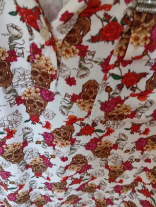 Vestido estampado calaveras y flores