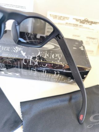 Gafas Oakley Negras con Lentes Verdes