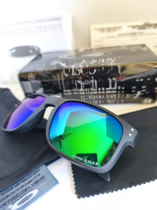 Gafas Oakley Negras con Lentes Verdes