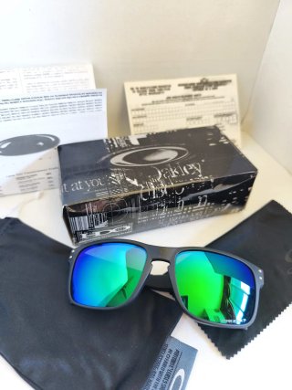 Gafas Oakley Negras con Lentes Verdes