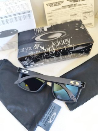 Gafas Oakley Negras con Lentes Verdes
