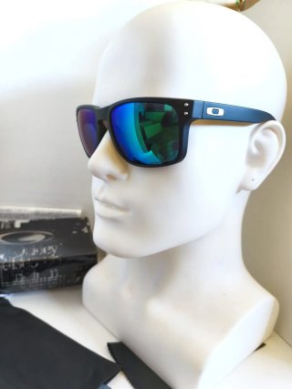 Gafas Oakley Negras con Lentes Verdes