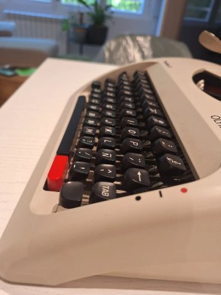 Máquina de escribir Olympia Traveller C