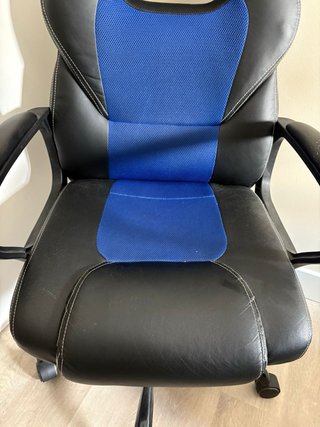 Sillón gaming negro y azul