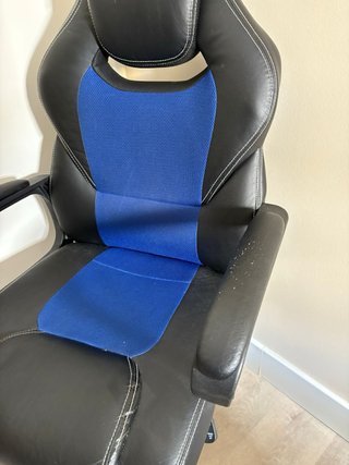 Sillón gaming negro y azul
