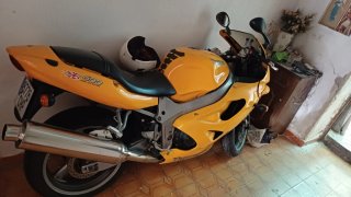 Triumph 600 Sportbike Amarilla