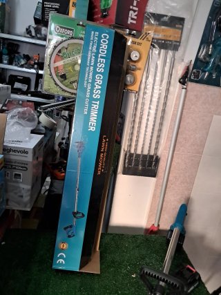 Decespugliatore a batteria 198V