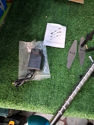 Decespugliatore a batteria 198V